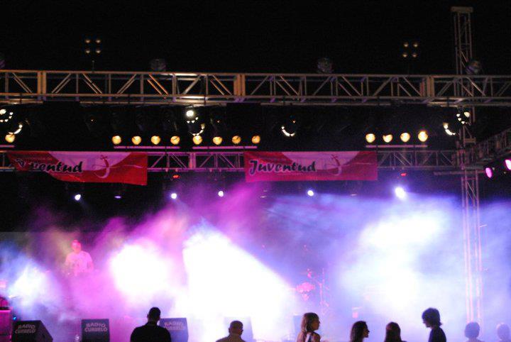 Montaje de sonido e iluminación de Radio Curbelo