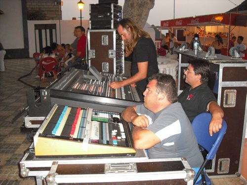 Montaje de sonido e iluminación de Radio Curbelo