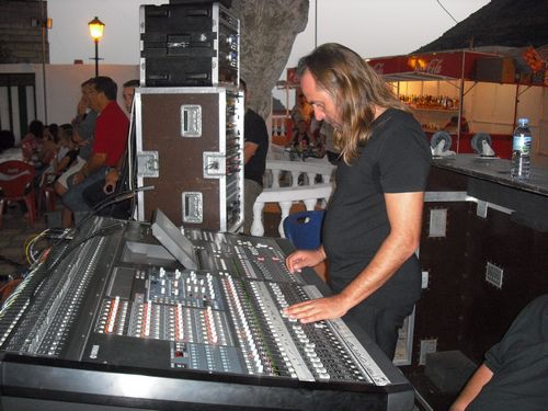 Montaje de sonido e iluminación de Radio Curbelo