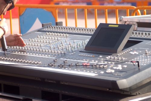 Montaje de sonido e iluminación de Radio Curbelo