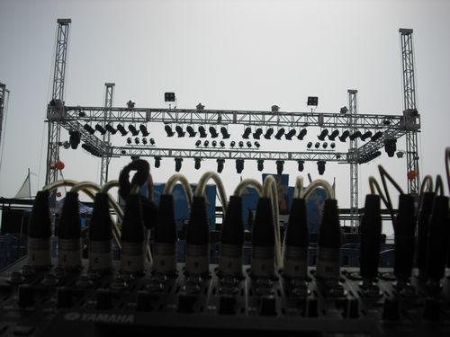 Montaje de sonido e iluminación de Radio Curbelo