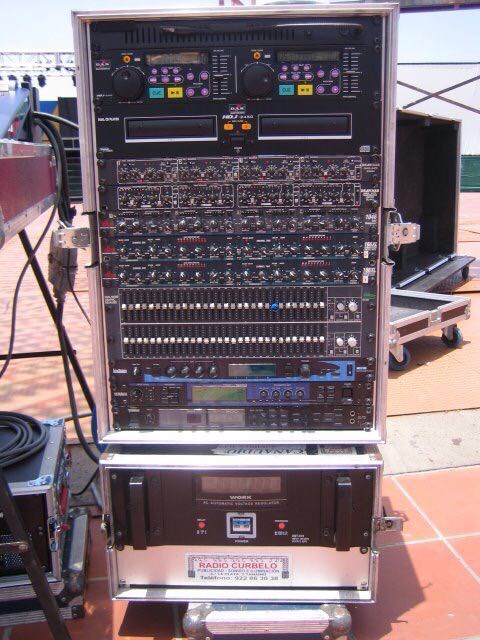 Montaje de sonido e iluminación de Radio Curbelo