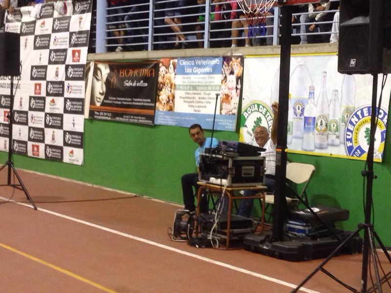 Montaje de sonido e iluminación de Radio Curbelo