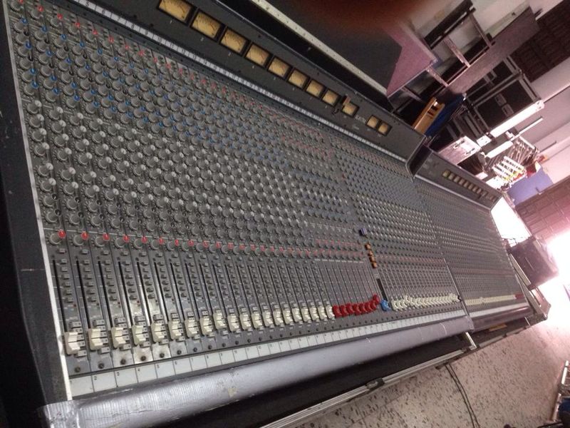 Montaje de sonido e iluminación de Radio Curbelo