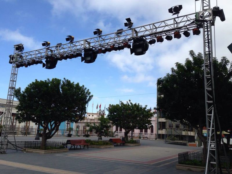 Montaje de sonido e iluminación de Radio Curbelo