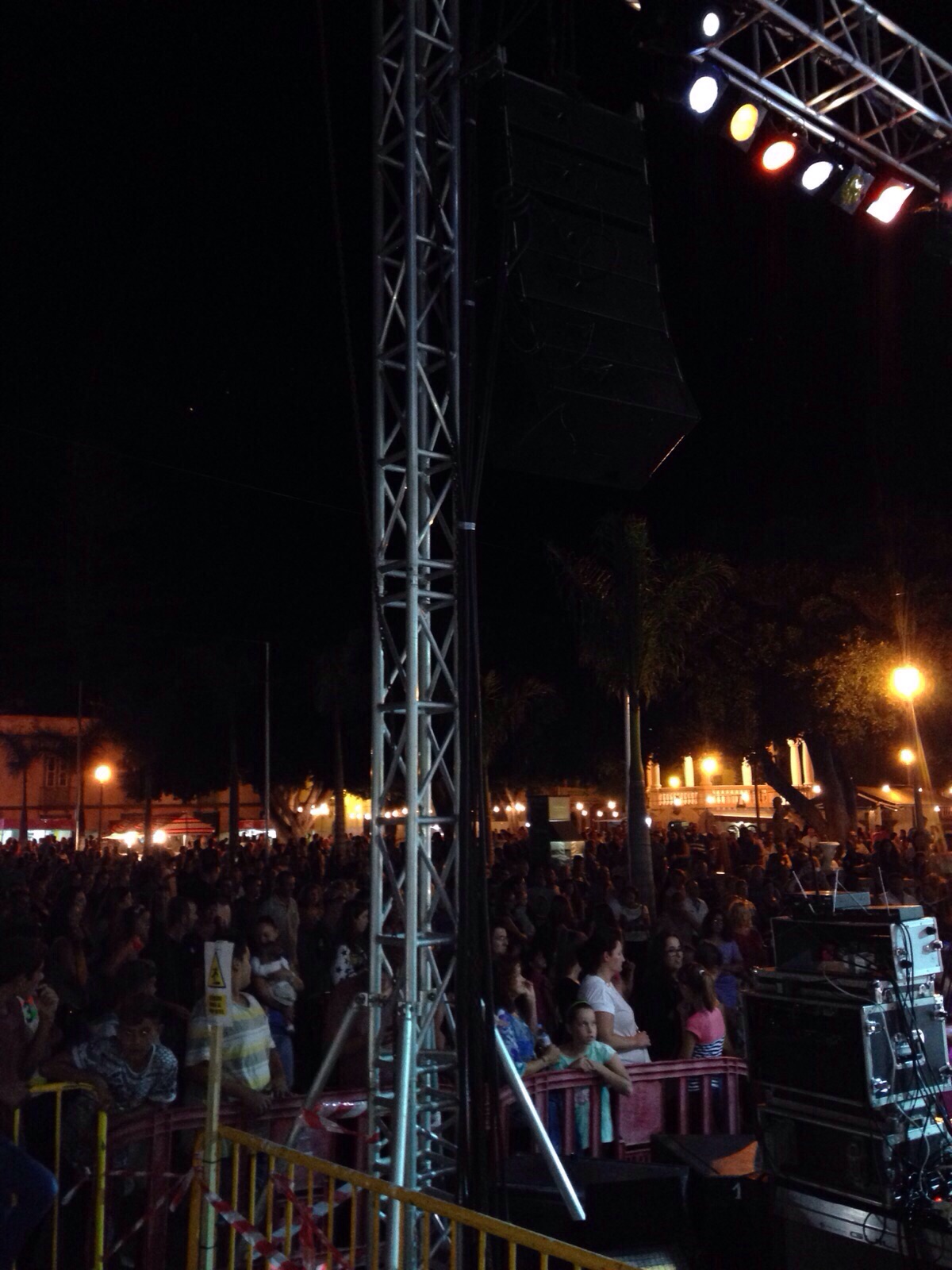 Montaje de sonido e iluminación de Radio Curbelo