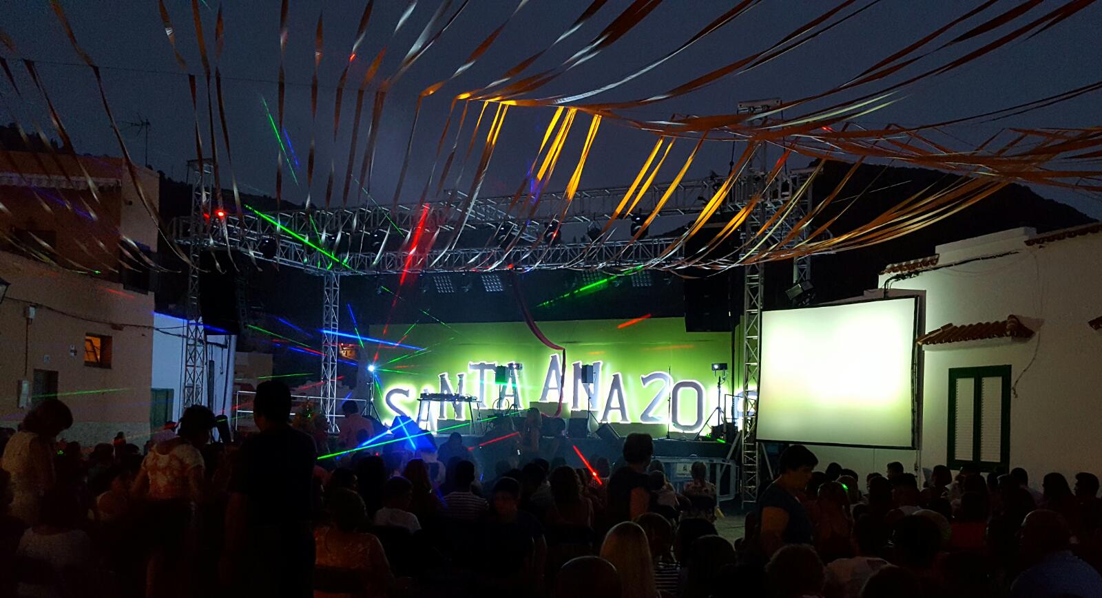 Montaje de sonido e iluminación de Radio Curbelo