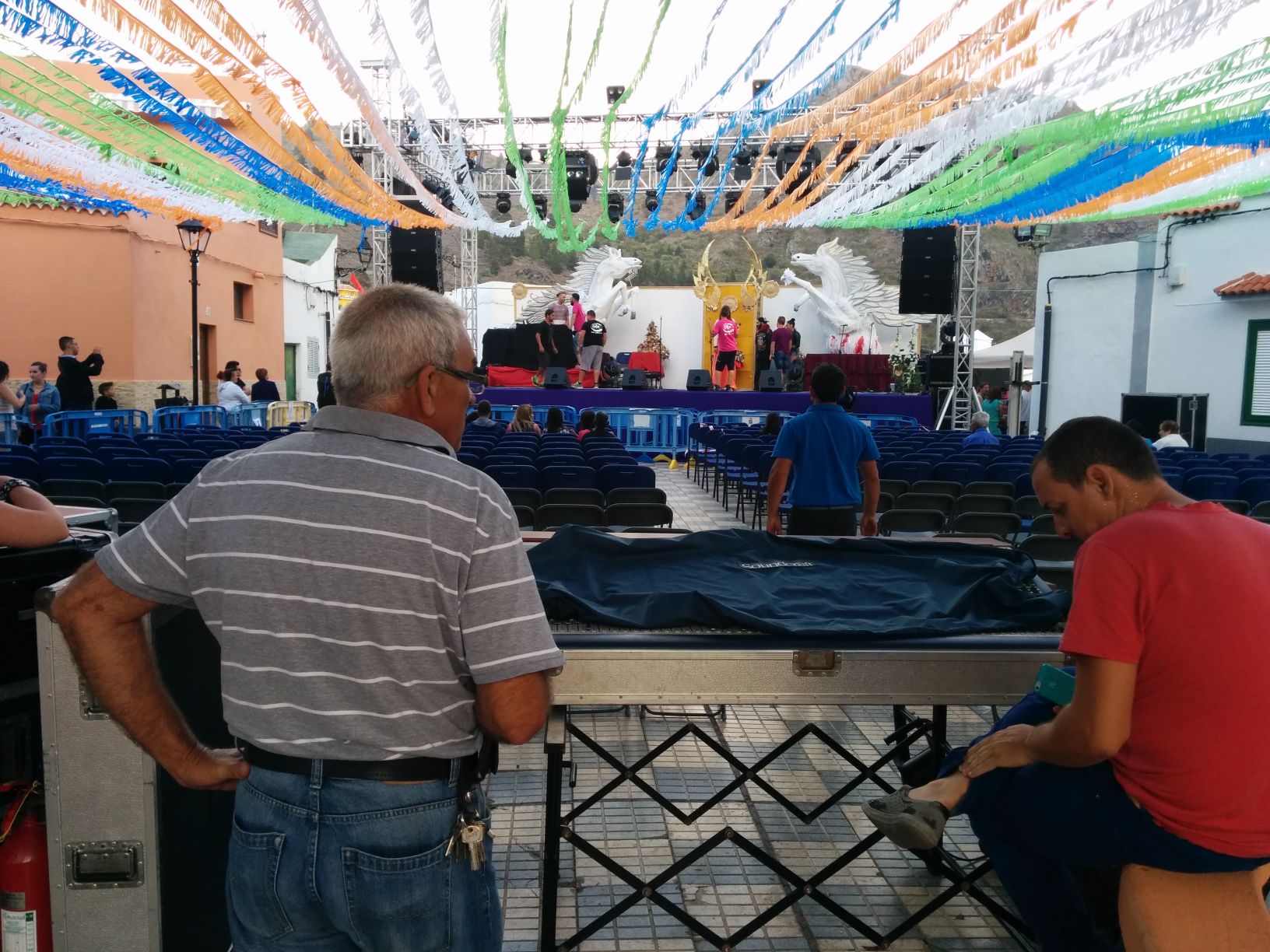 Montaje de sonido e iluminación de Radio Curbelo