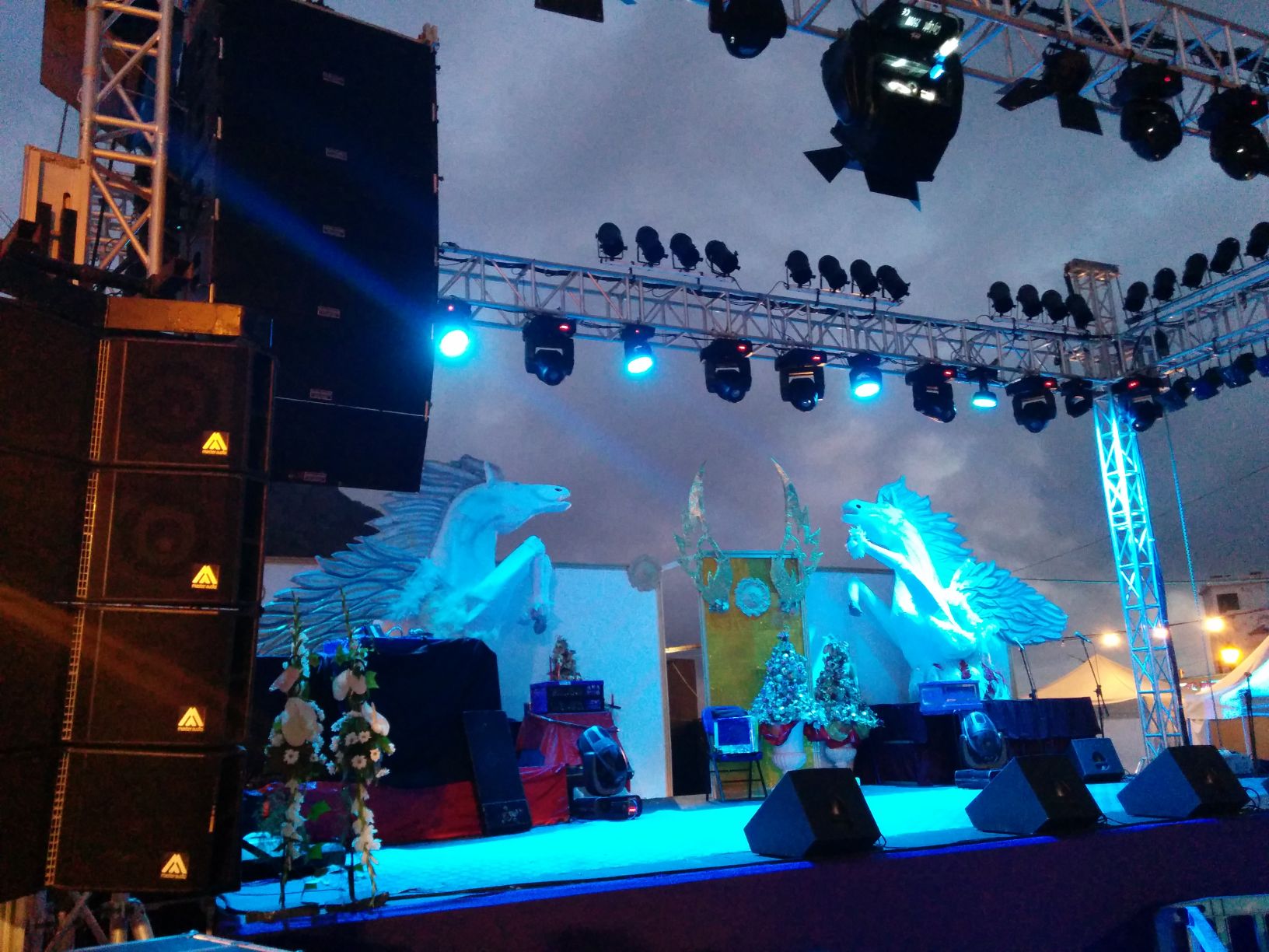 Montaje de sonido e iluminación de Radio Curbelo