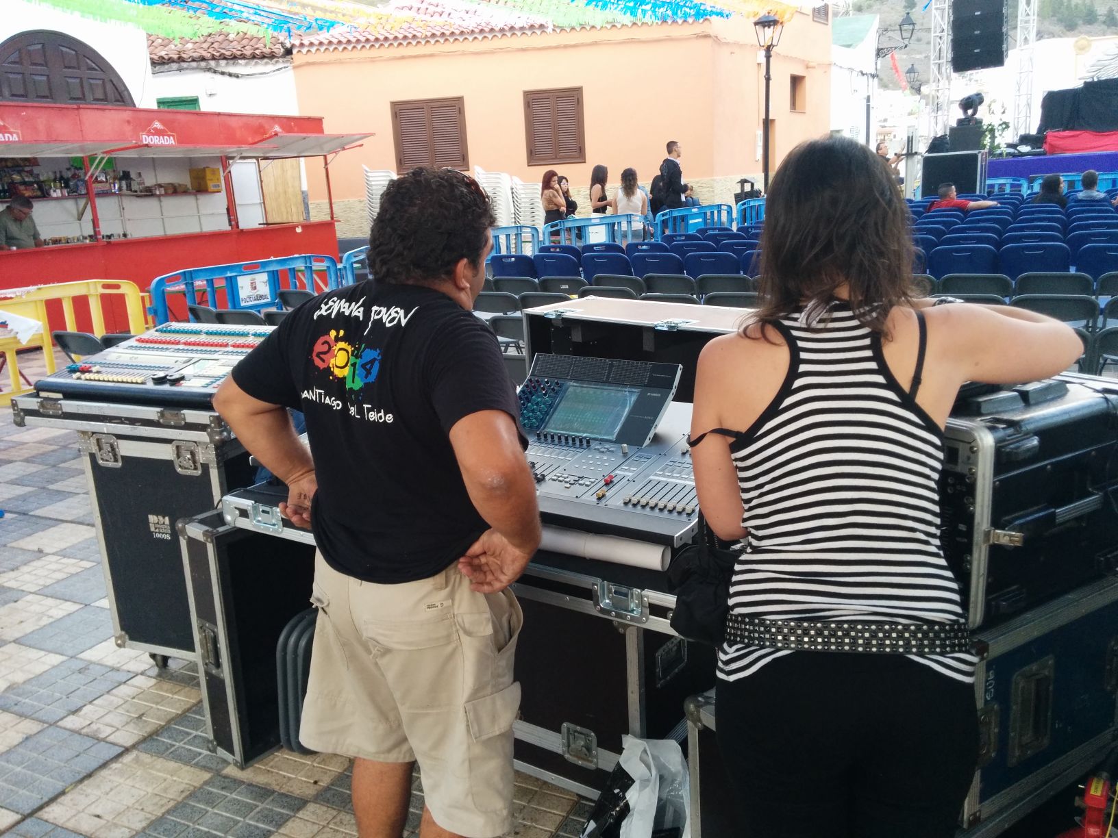 Montaje de sonido e iluminación de Radio Curbelo