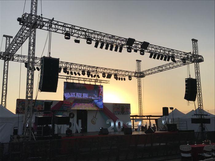 Montaje de sonido e iluminación de Radio Curbelo